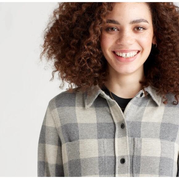 $50 Quince Stretch Sweater Fleece Button Down - Tan/ Grey - Small - Picture 2 of 9